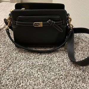 Coach Tate carryall comes with 2 straps